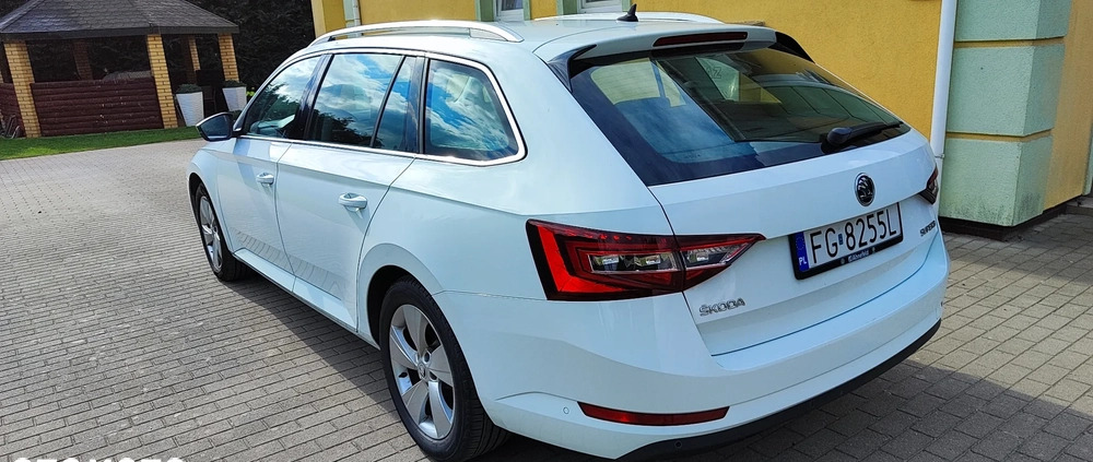 Skoda Superb cena 75000 przebieg: 161805, rok produkcji 2017 z Woźniki małe 137